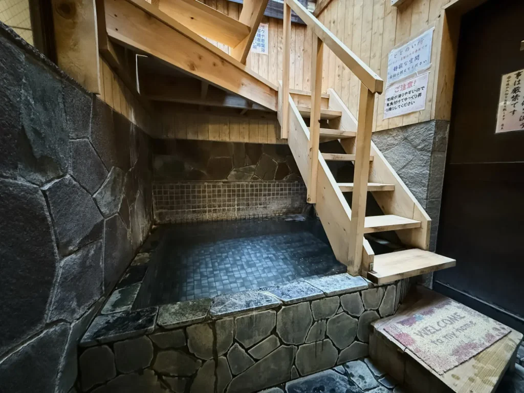 ひばり湯 露天風呂 階段