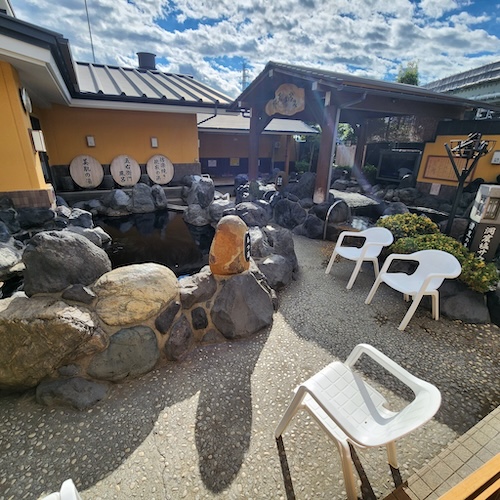 野天湯元 湯快爽快 たや　露天風呂　ととのいスペース