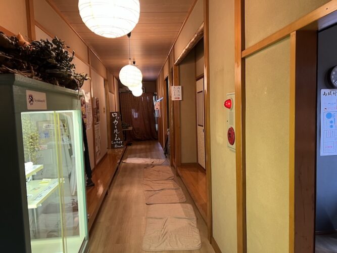 山賊サウナ 受付 内観
