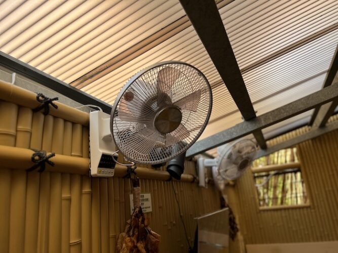 改栄湯 瞑想外気浴スペース 扇風機
