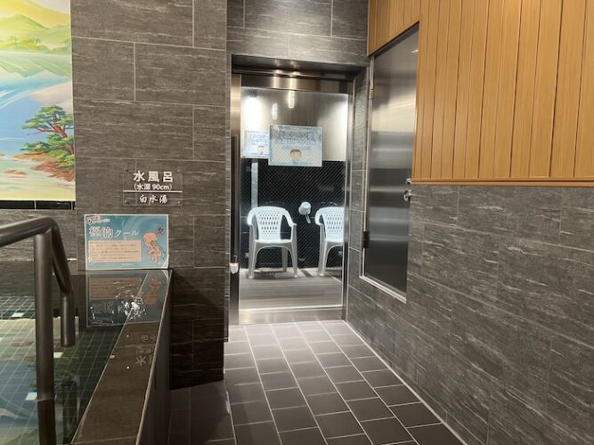 白水湯 外気浴スペース 入口