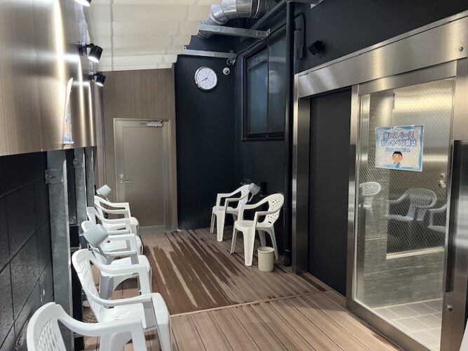 白水湯 外気浴スペース 全体2