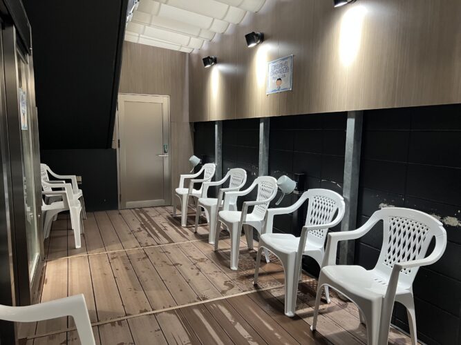 白水湯 外気浴スペース 全体1