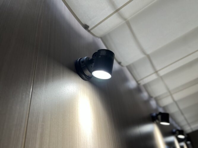 白水湯 外気浴スペース 照明