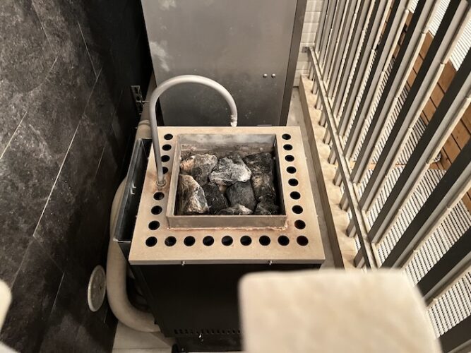 白水湯 サウナ室 ストーンサウナストーブ