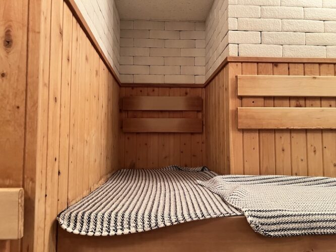 白水湯 サウナ室 おこもり席