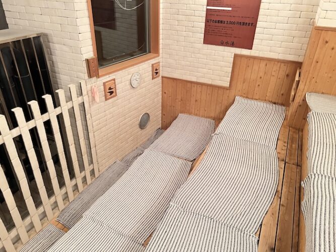 白水湯 サウナ室 3段目からの写真