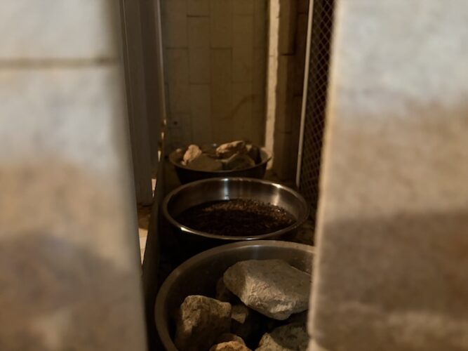 アクアプレイス旭 男湯サウナ室 ほうじ茶のボール