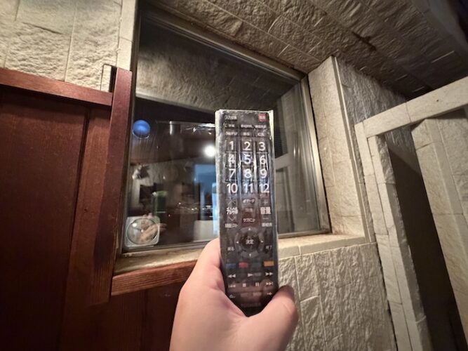アクアプレイス旭 男湯サウナ室 テレビのリモコン