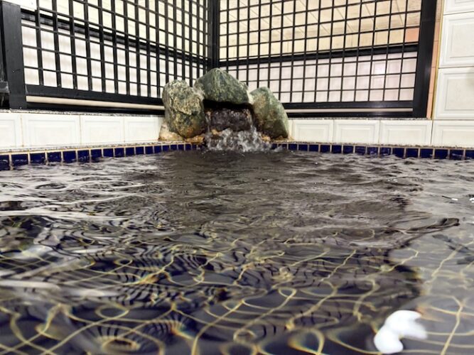 アクアプレイス旭 水風呂 水面