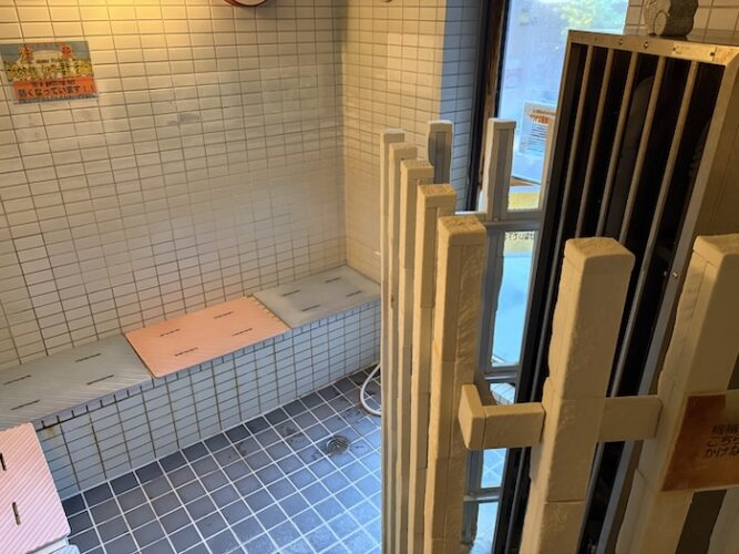 東上野 寿湯　塩サウナ　奥からの全体像