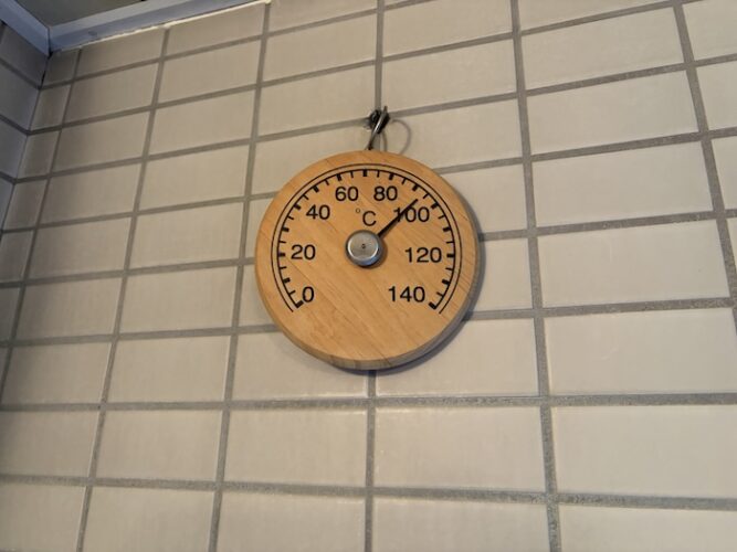 東上野 寿湯　塩サウナ　温度計