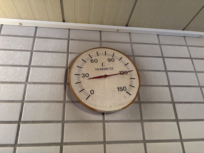 東上野 寿湯　塩サウナ　温度計
