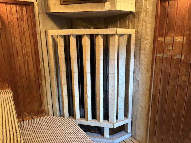 東上野 寿湯　ドライサウナ　サウナストーブ
