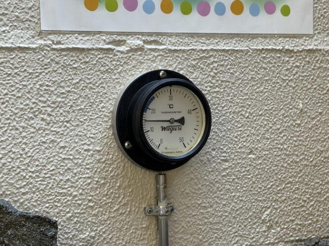 東上野 寿湯　露天水風呂　温度計