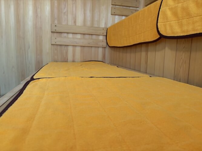 浅草 鶴の湯 サウナ室 ベンチ(奥行き)