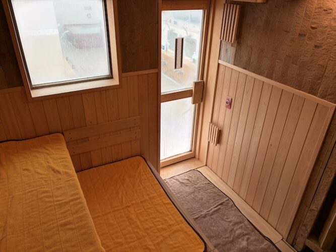 浅草 鶴の湯 サウナ室 内観3