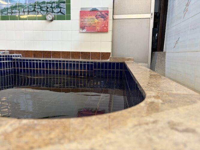 朝日湯　内気浴　薬湯半身浴