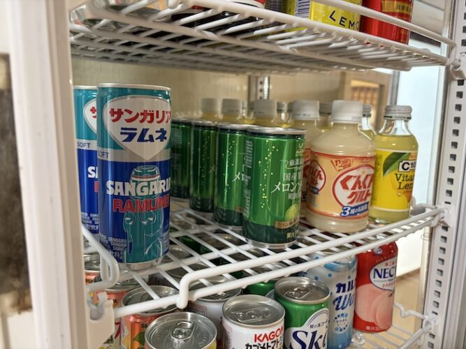 朝日湯　休憩スペース　珍しいドリンク