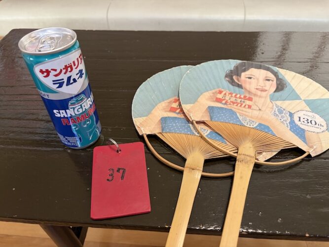 朝日湯　休憩スペース　サンガリアラムネ